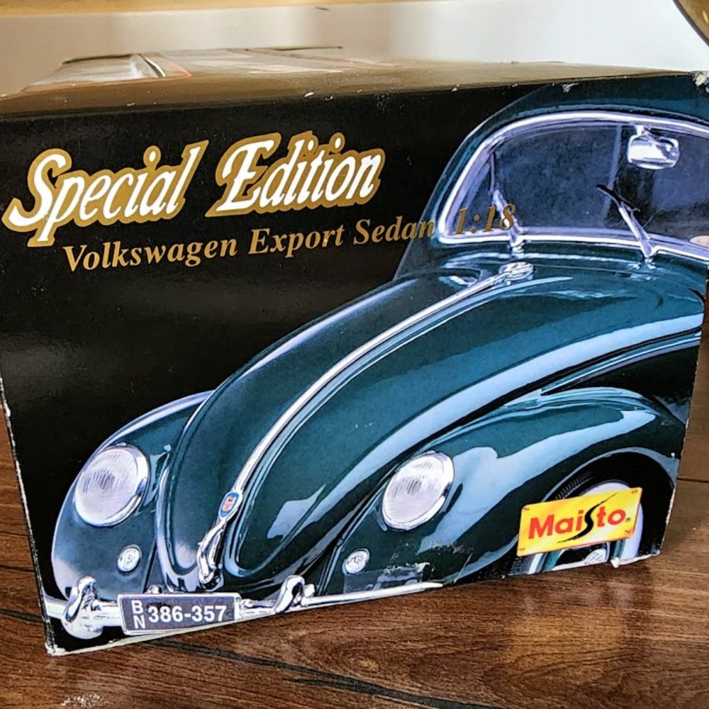 Maisto Special Edition 1951 Volkwagen Export Sedan 1:18 - Picture 7 of 11